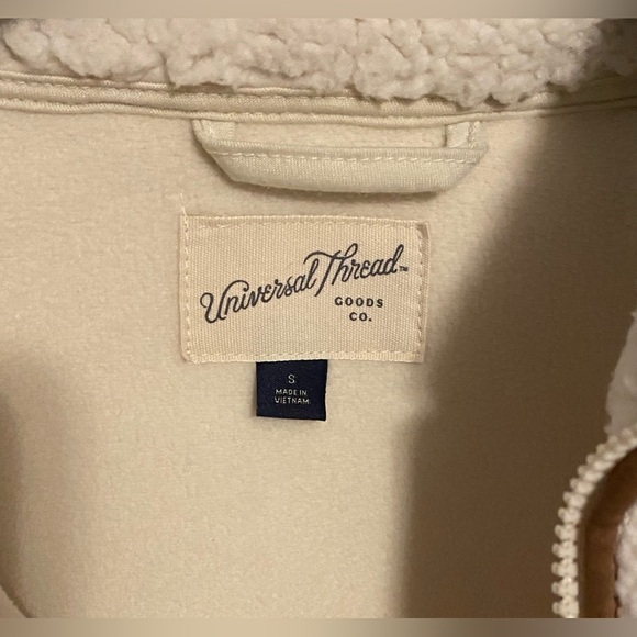 Universal Thread Women’s Cream Fleece Jacket, Small - Picture 3 of 4